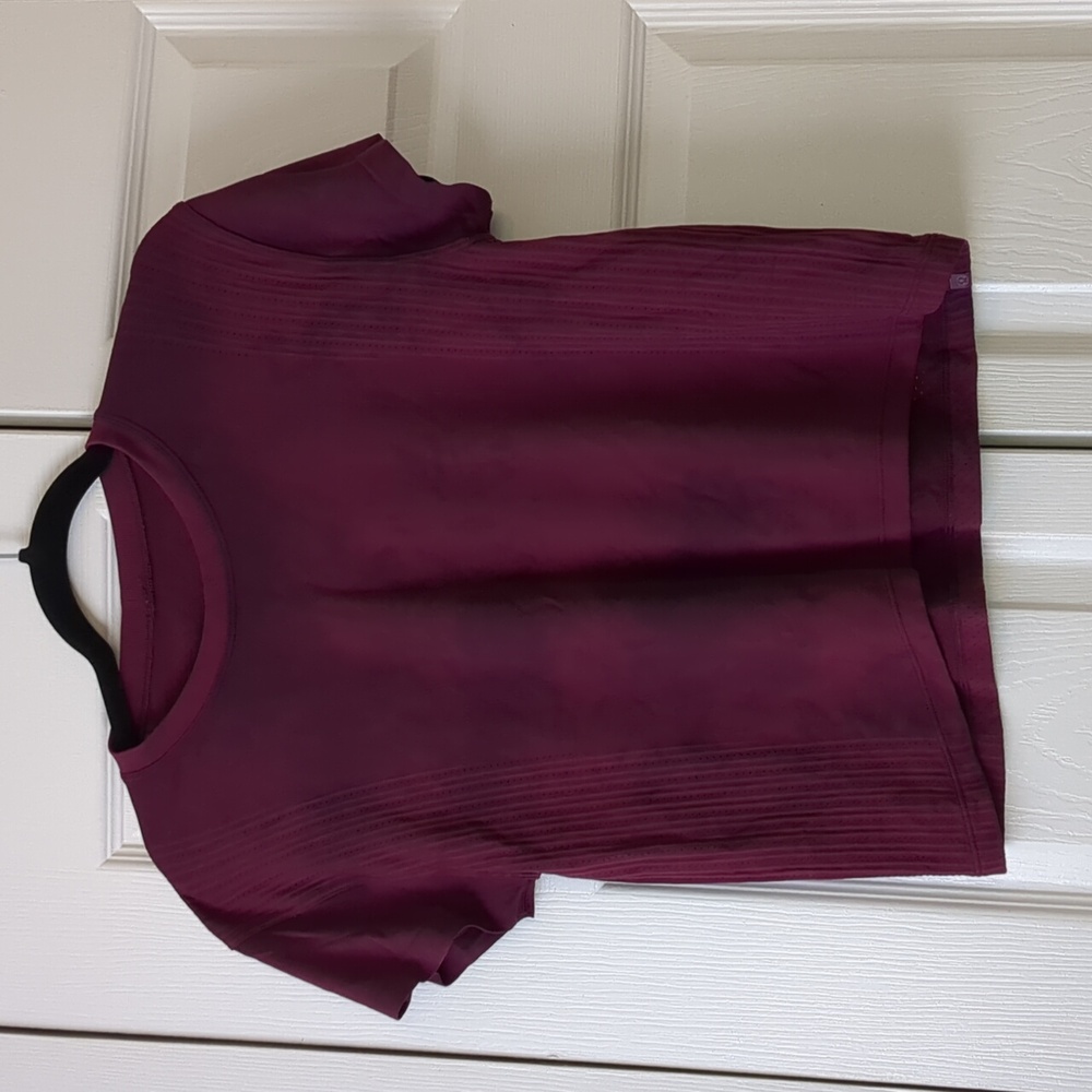 lululemon tee